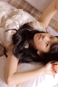一觉醒来自己变成了乳胶娃娃